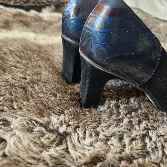 Costa Blanca metallic blue and black suede shoes- size 6.5 - Picture 3 of 7